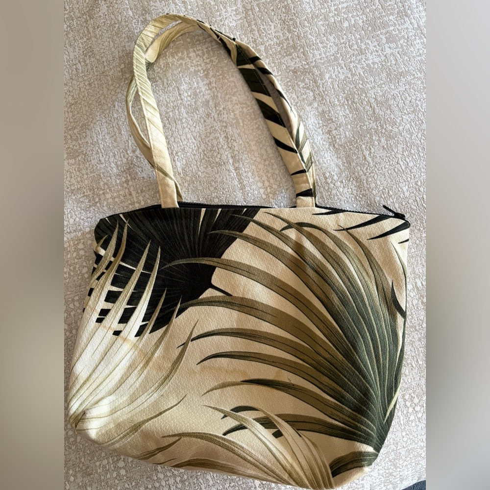 Handmade tote made from beautiful Hawaii fabric in Kauai. Completely lined.